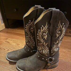 Brown Embroidered Western Boots